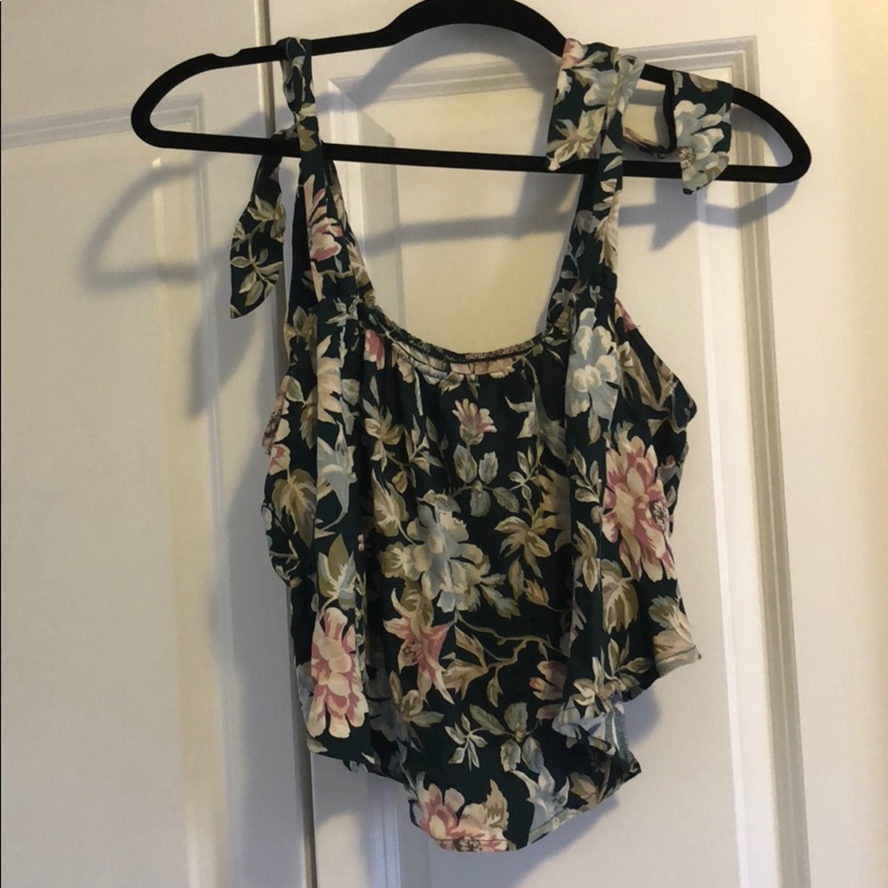 Tie shoulder flowy cropped blouse